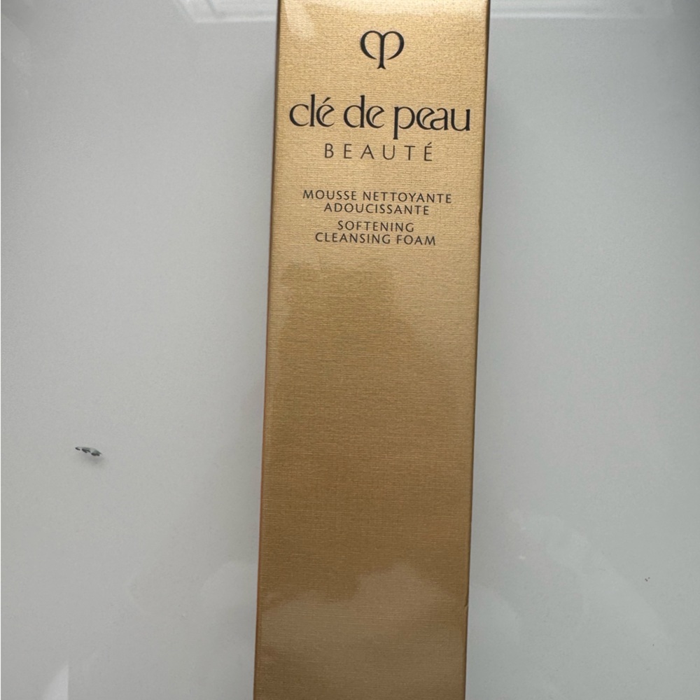 Clé de Peau Gold Softening Cleansing Foam